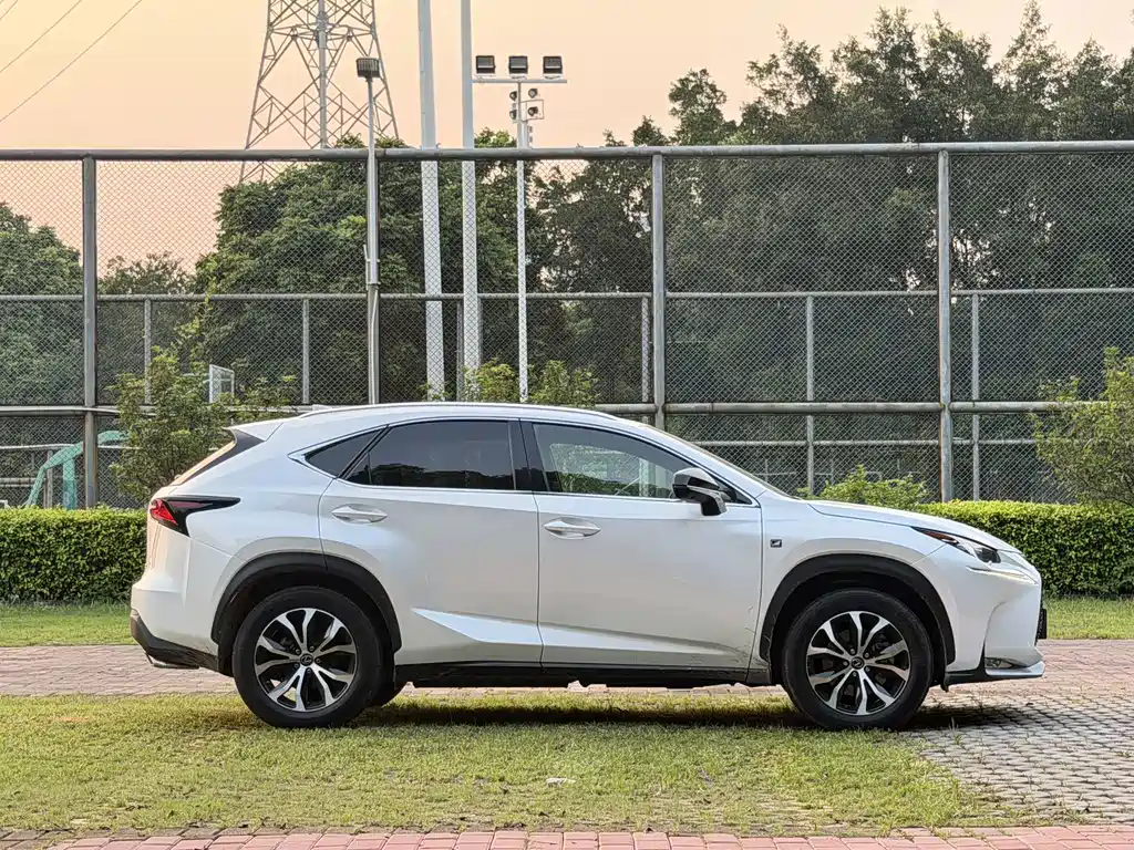 Lexus NX 2017 — фото 8