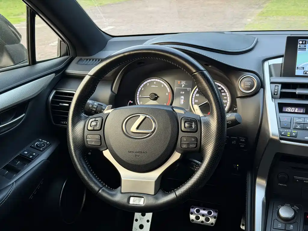 Lexus NX 2017 — фото 15
