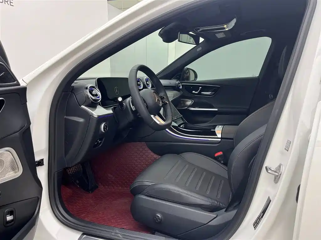 Mercedes-Benz C-Class 2023 — фото 4