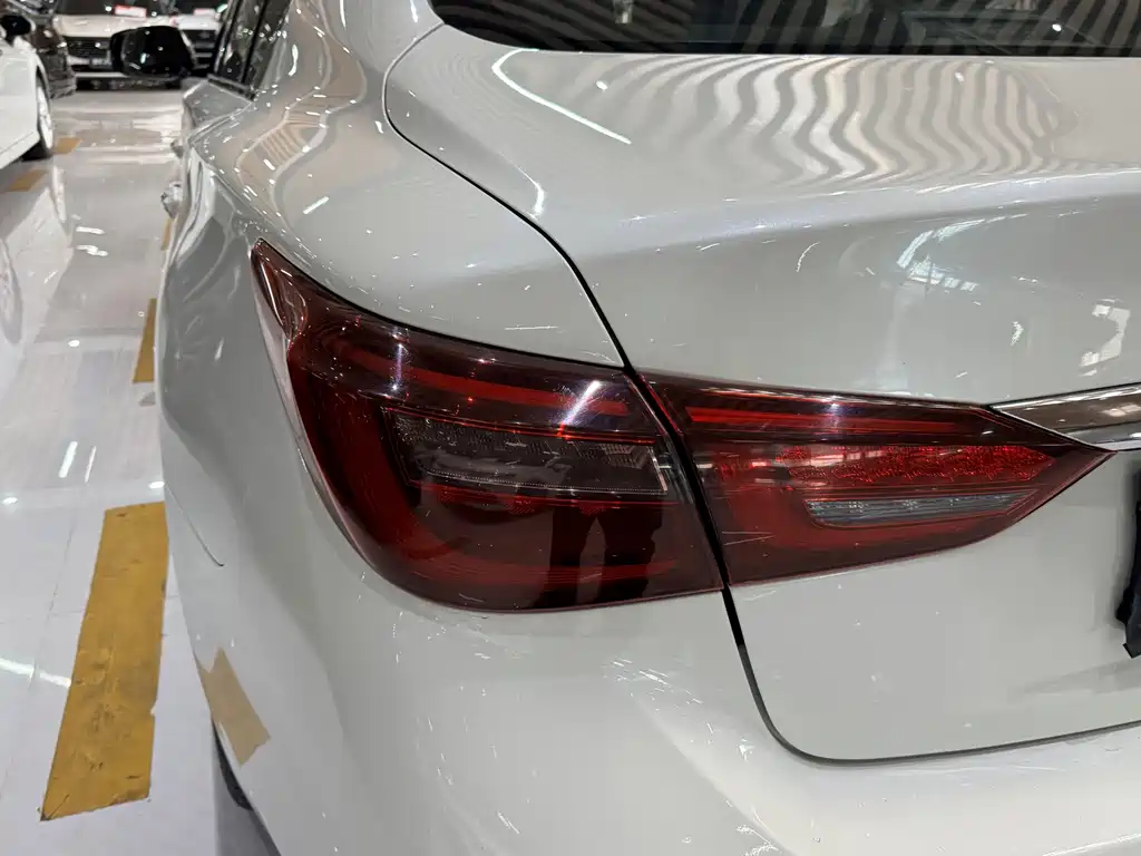 Infiniti Q50L 2018 — фото 21