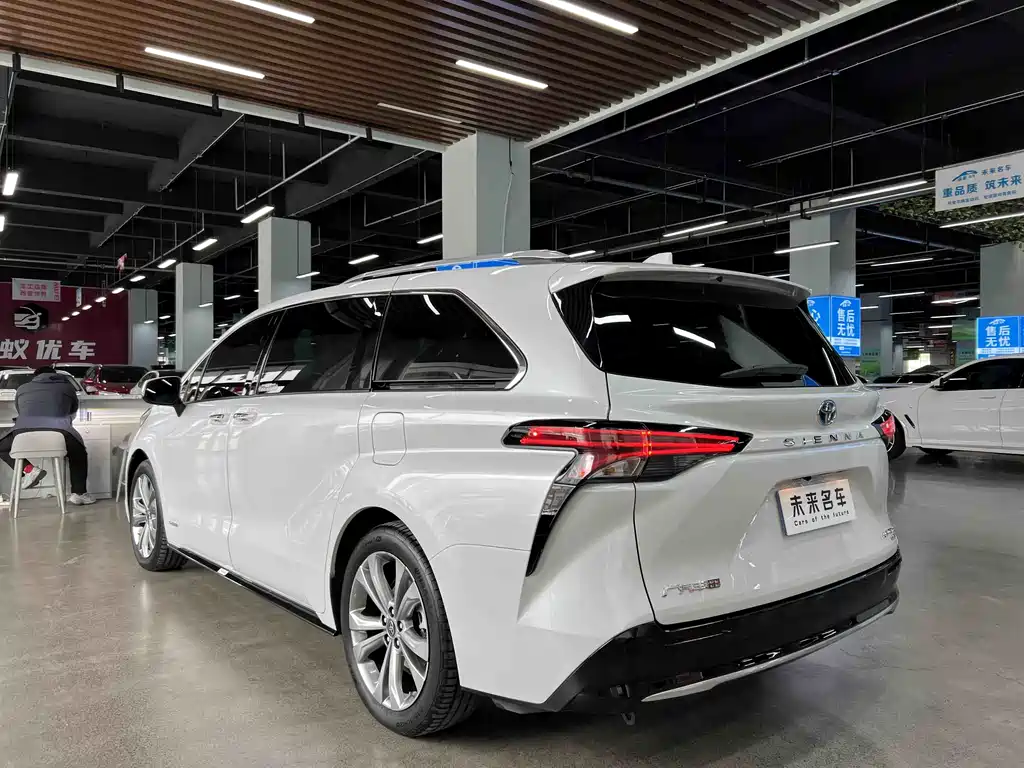 Toyota Sienna 2023 — фото 14