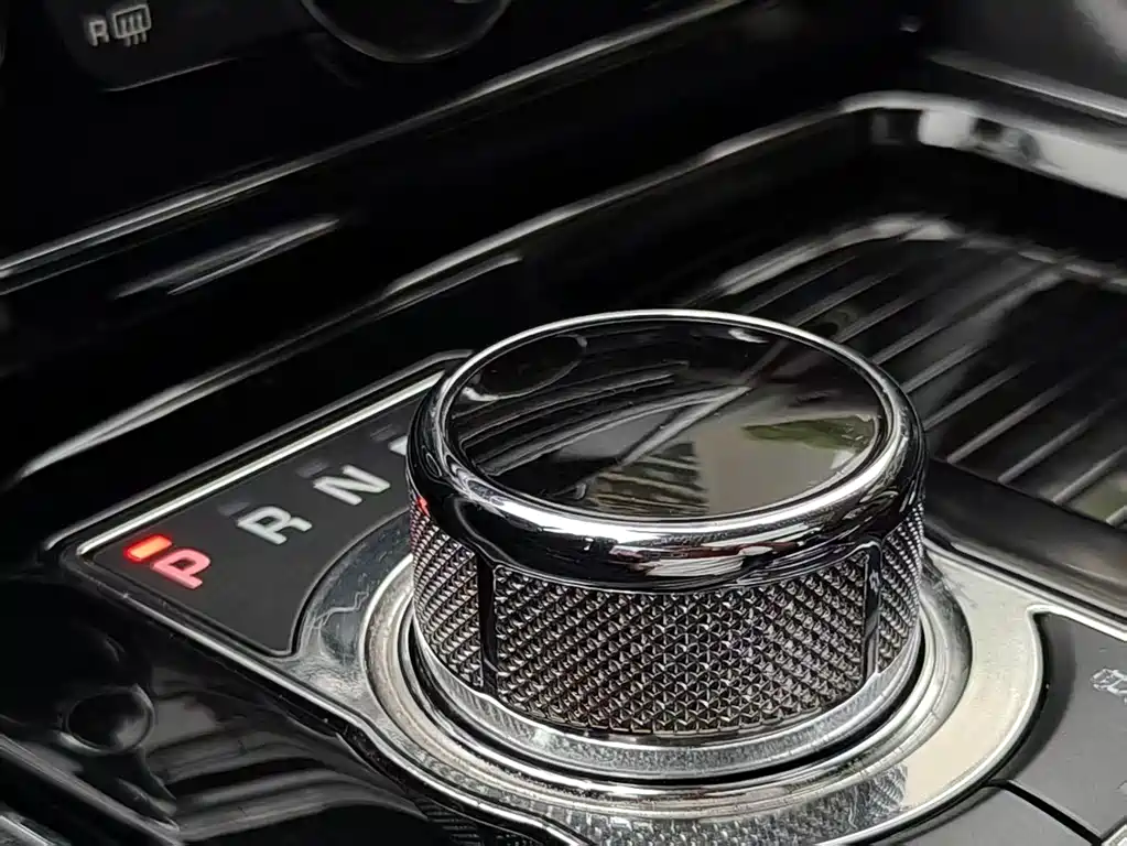 Jaguar XJ 2016 — фото 10