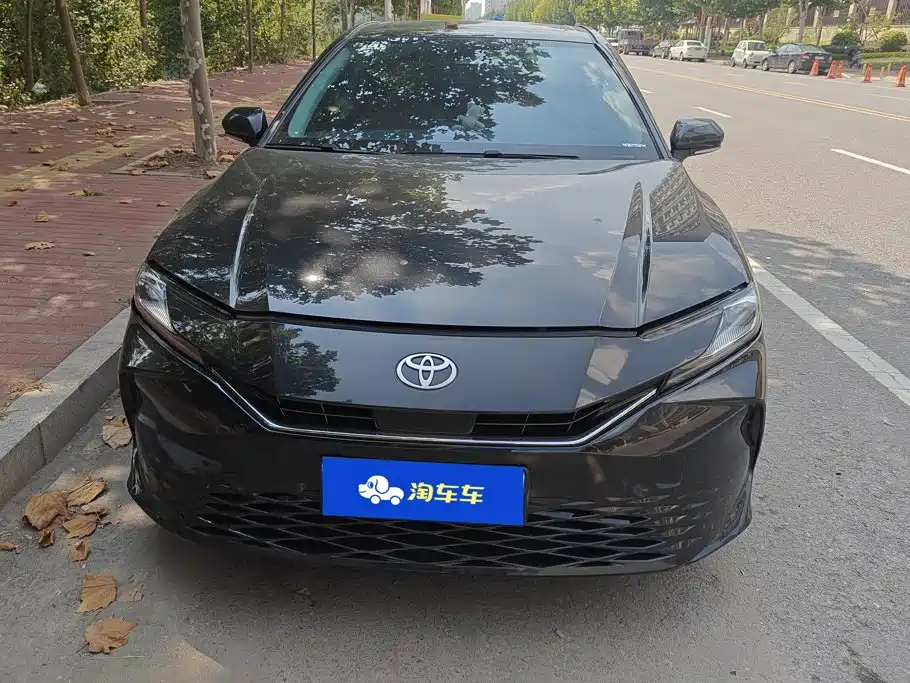 Toyota Camry 2025 — фото 2