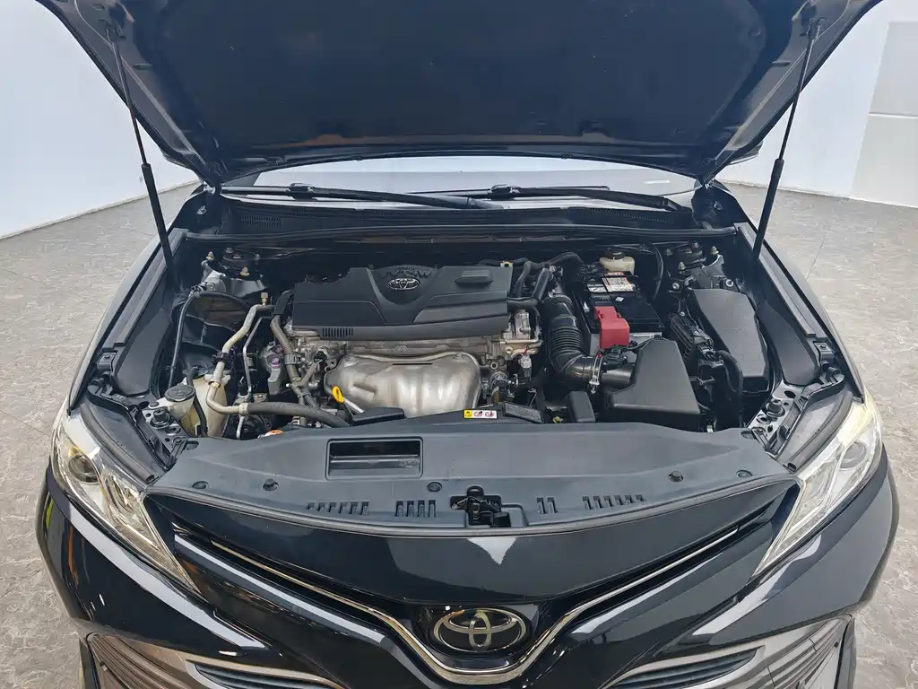 Toyota Camry 2018 — фото 13