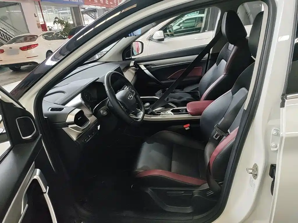 Geely Binyue 2022 — фото 15