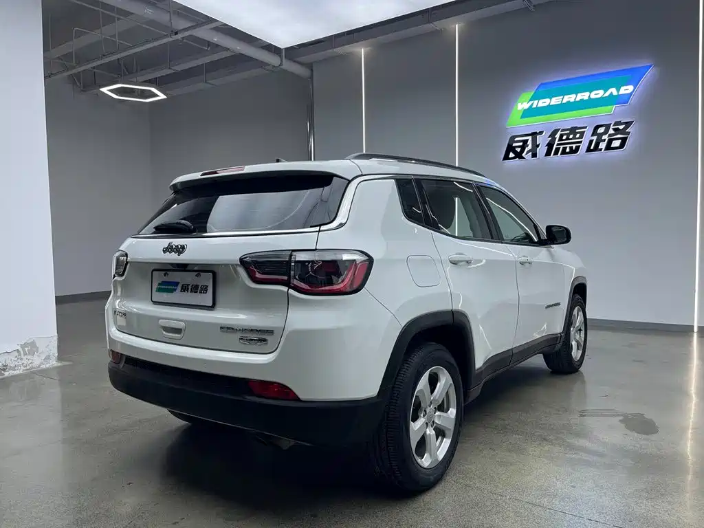 Jeep Compass 2018 — фото 7