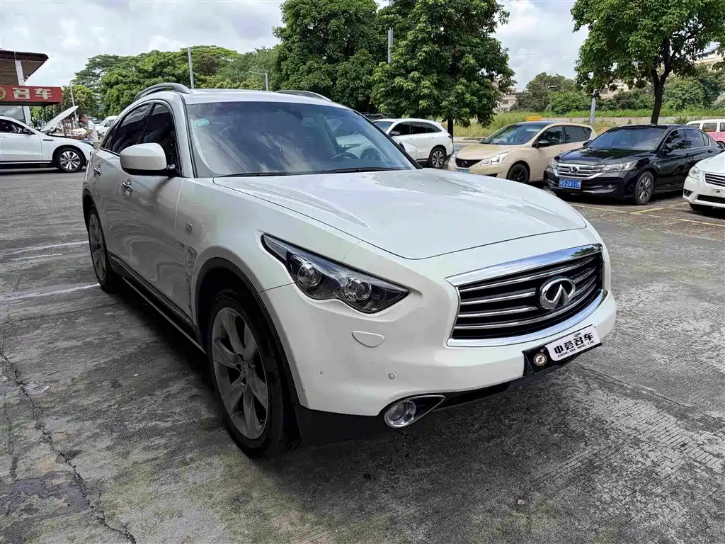 Infiniti QX70 2015