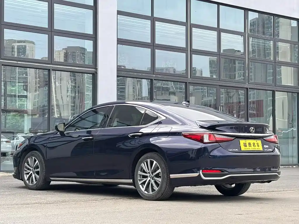 Lexus ES 2019 — фото 9