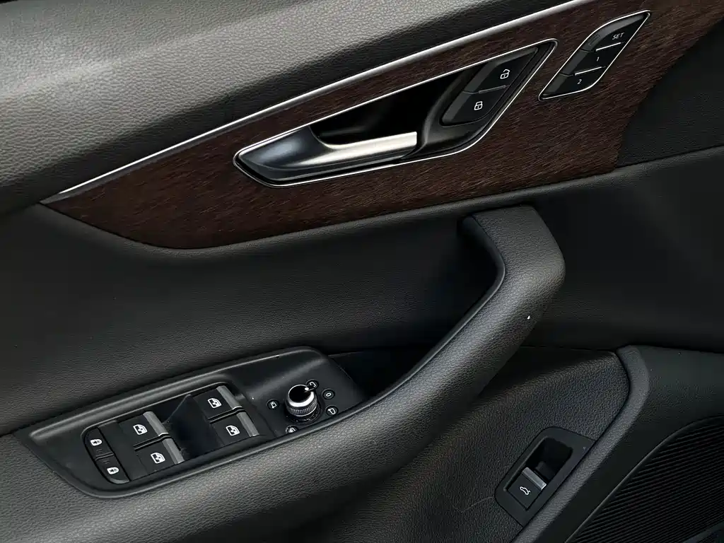 Audi Q7 2021 — фото 13