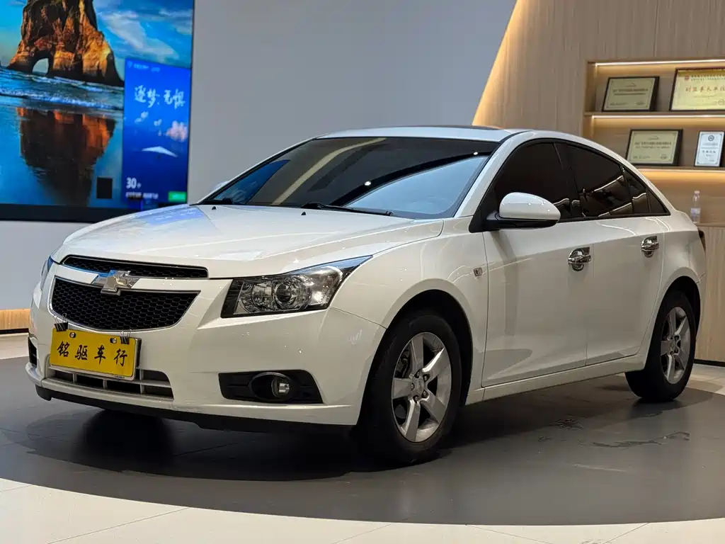 Chevrolet Cruze 2014 — фото 1