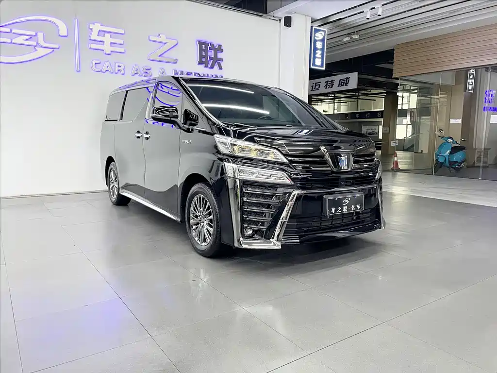 Toyota Vellfire 2023 — фото 1