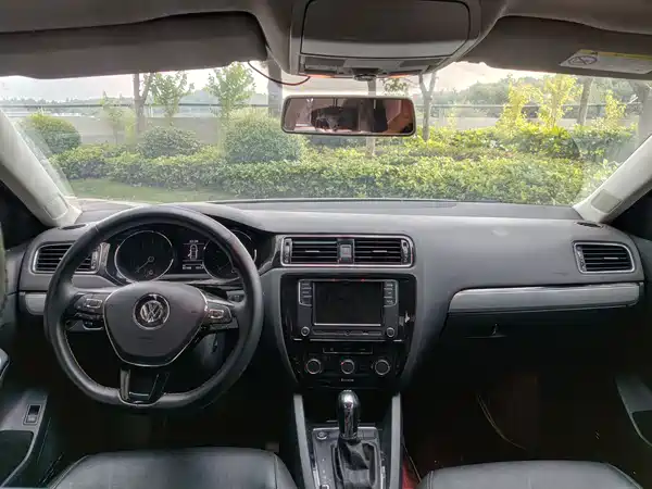 Volkswagen Sagitar 2018