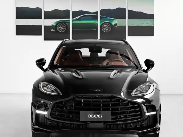 Aston Martin DBX 2025