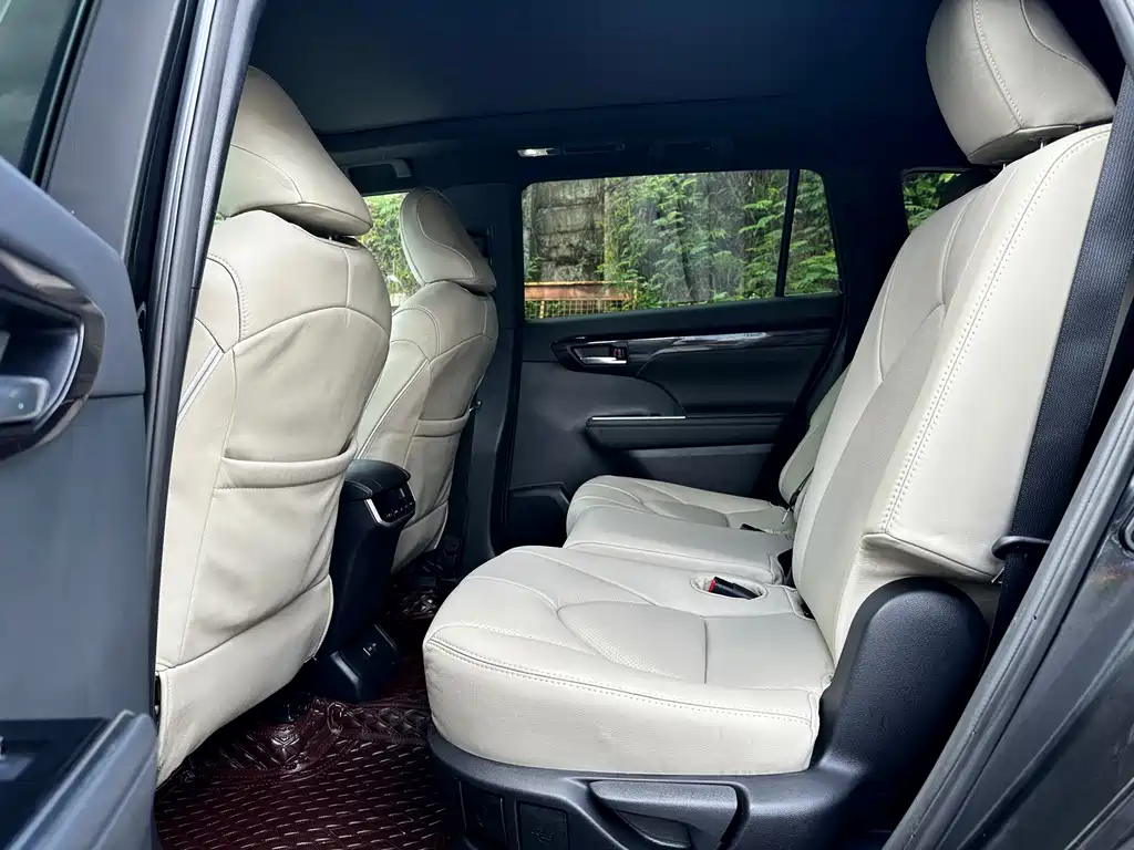 Toyota Crown Kluger 2022