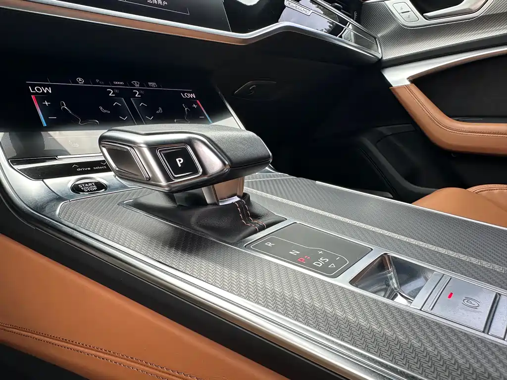 Audi A7L 2022 — фото 11