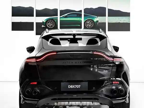 Aston Martin DBX 2025