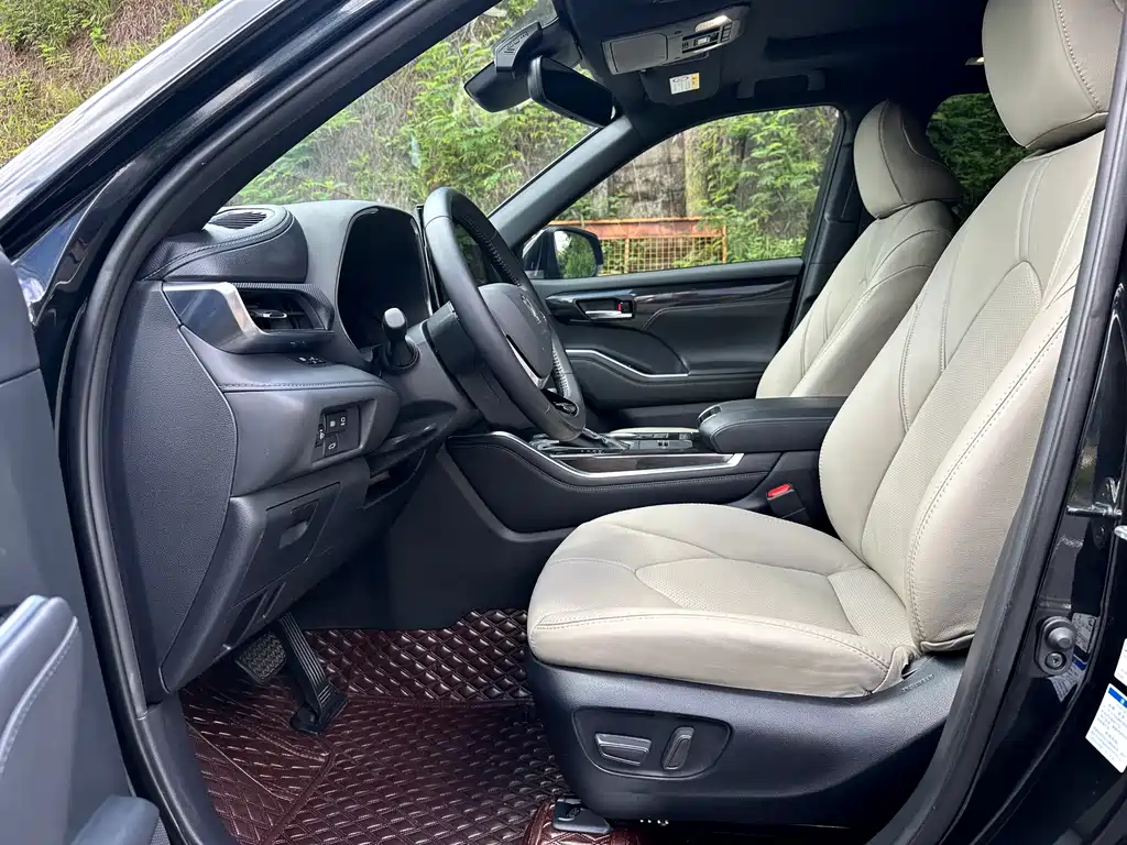 Toyota Crown Kluger 2022