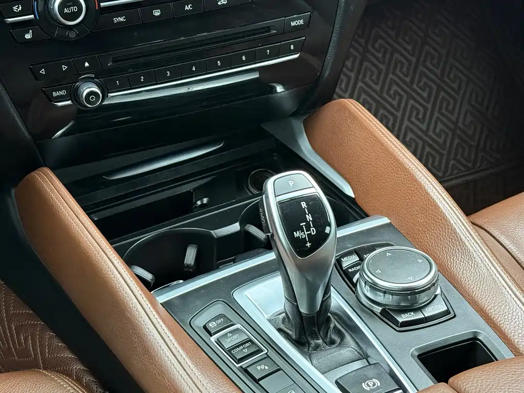 BMW X6 2015 — фото 10