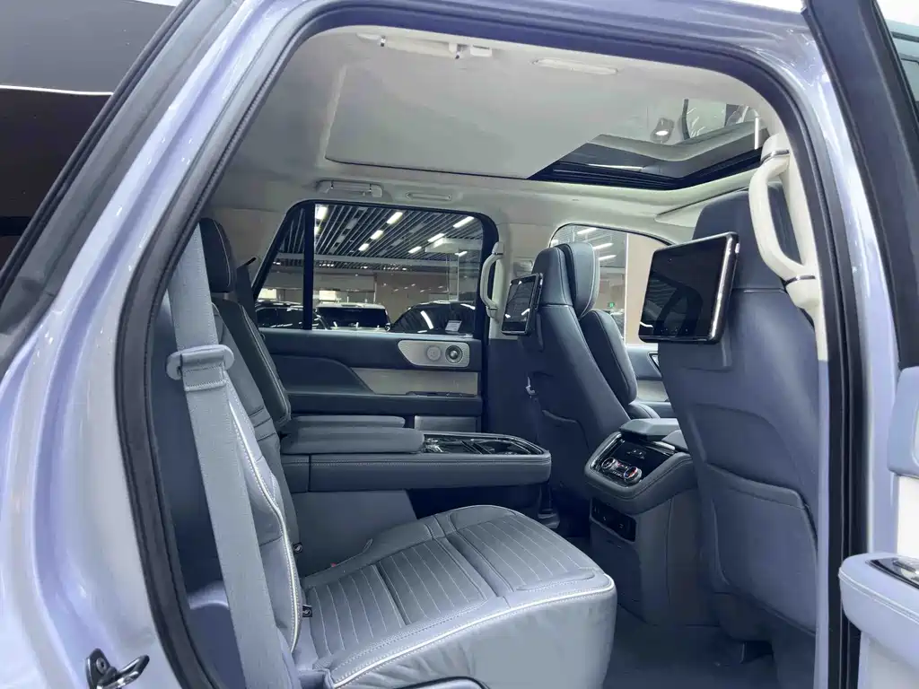 Lincoln Navigator 2021 — фото 14
