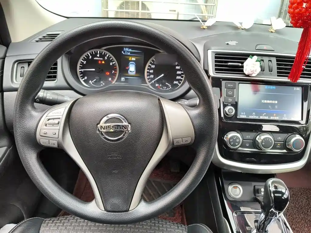 Nissan Tiida 2017 — фото 3