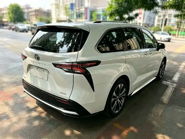 Toyota Granvia 2024
