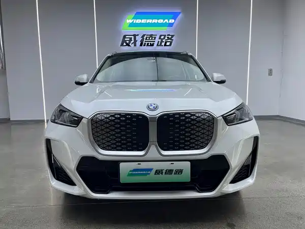 BMW iX1 2025