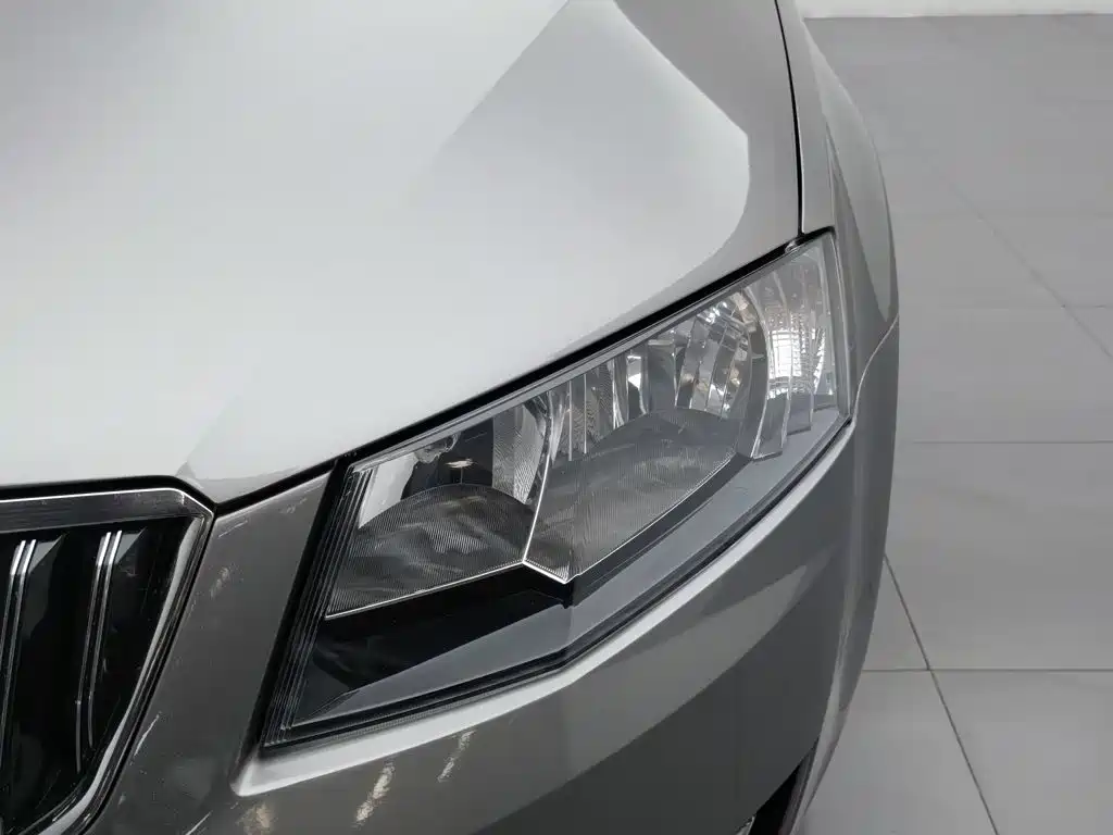 Skoda Octavia 2014 — фото 7
