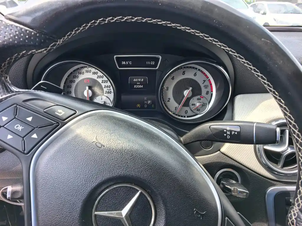 Mercedes-Benz GLA 2015 — фото 12
