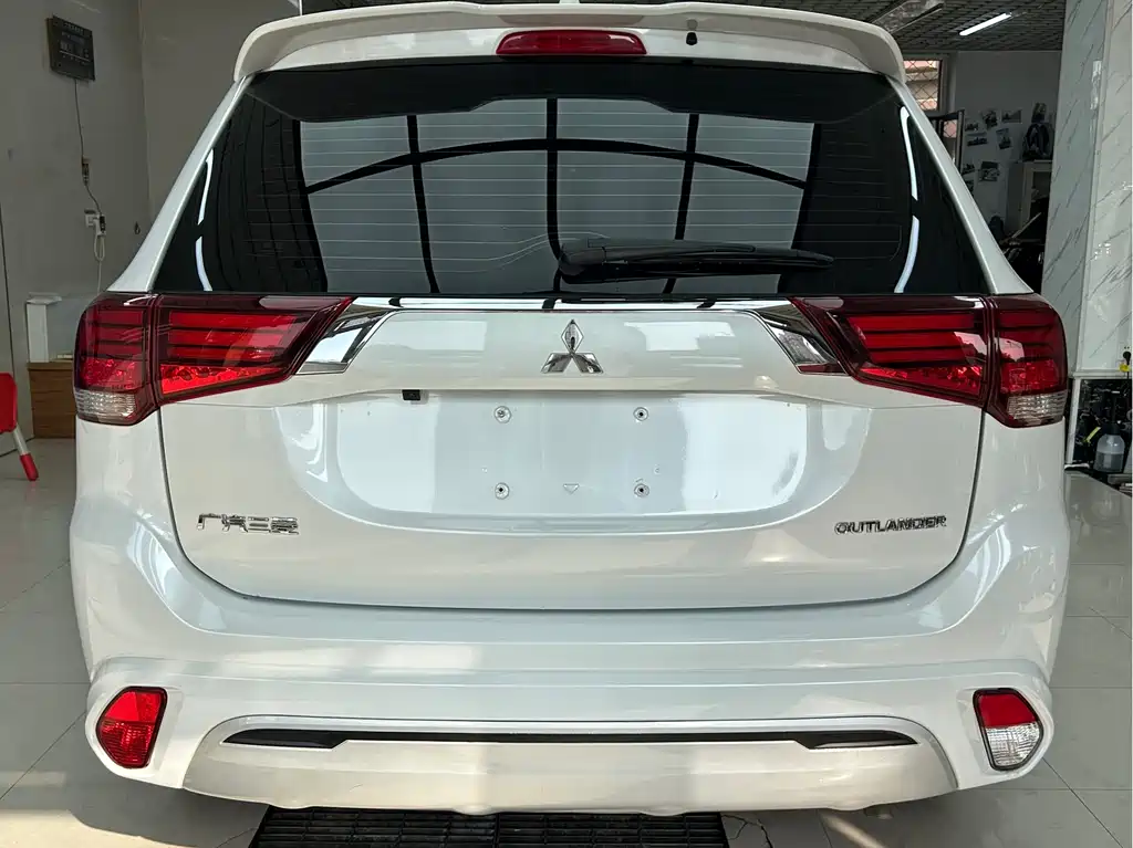 Mitsubishi Outlander 2022 — фото 5