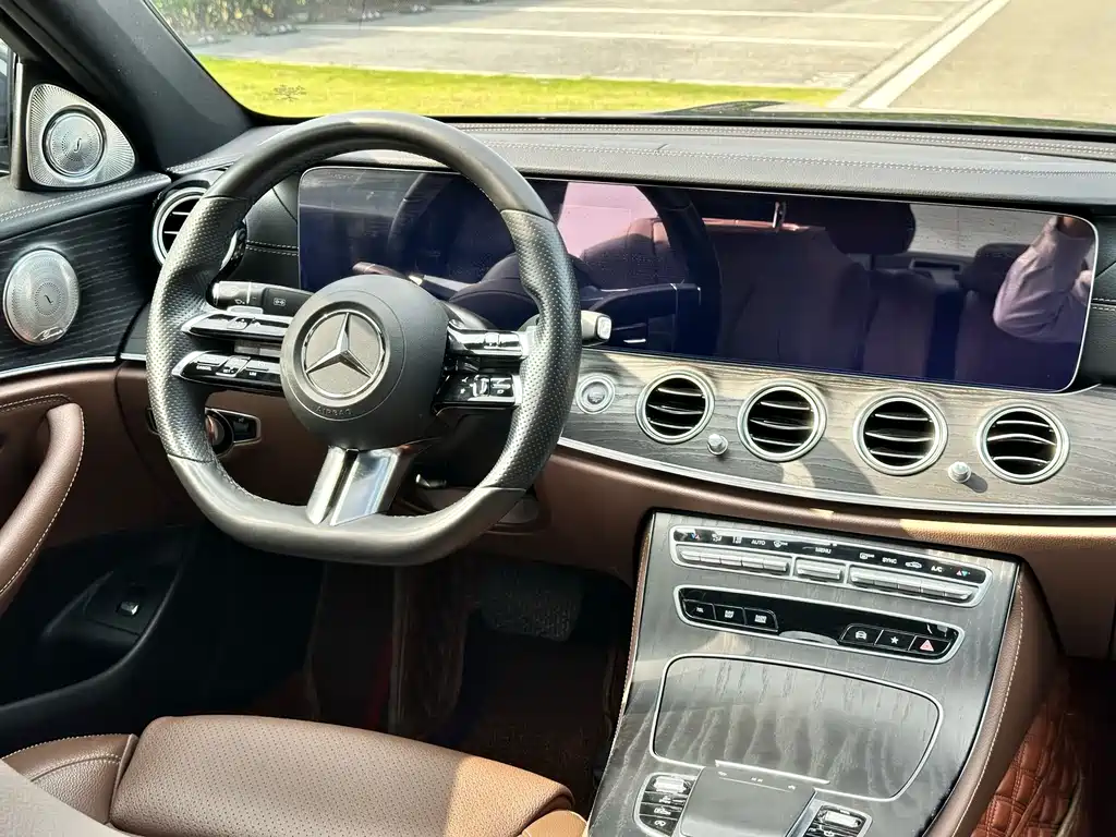 Mercedes-Benz E-Class 2022 — фото 13