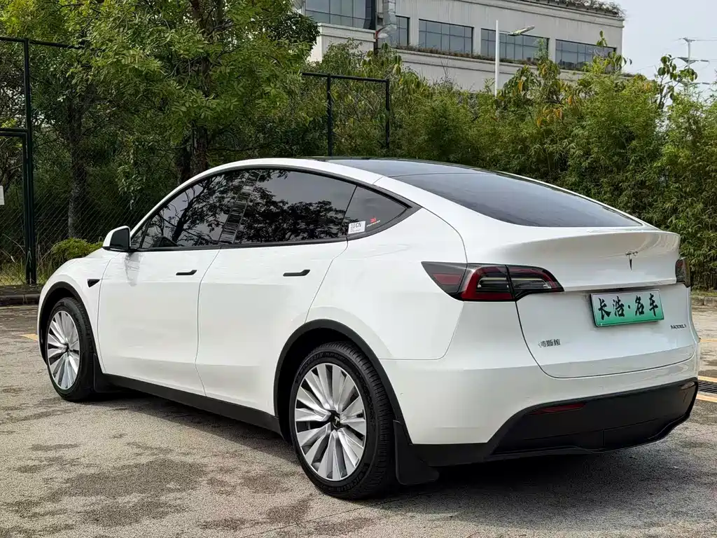 Tesla Model Y 2022 — фото 7