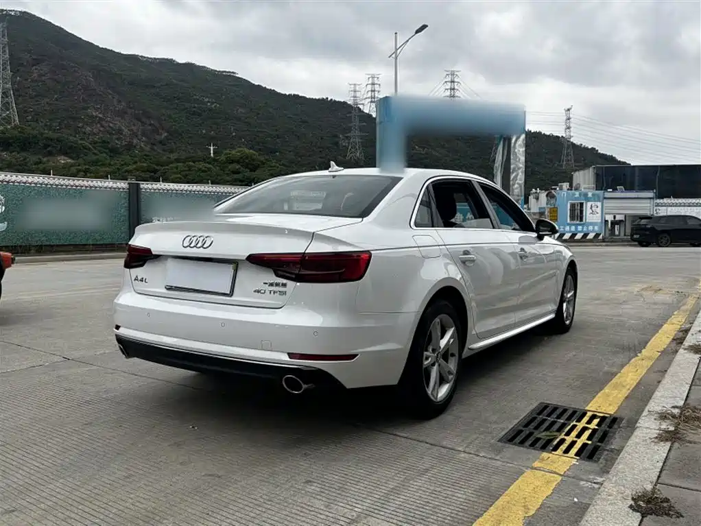 Audi A4L 2017 — фото 11
