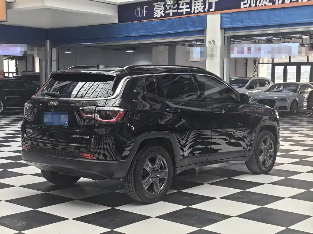 Jeep Compass 2022 — фото 17
