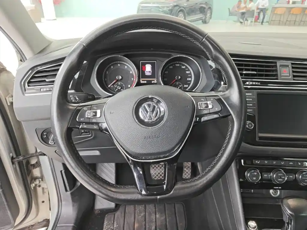 Volkswagen Tiguan L 2017 — фото 11