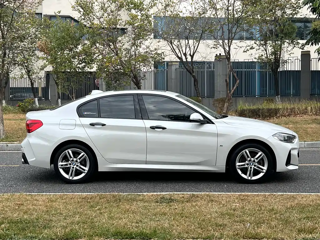 BMW 1 Series 2020 — фото 4