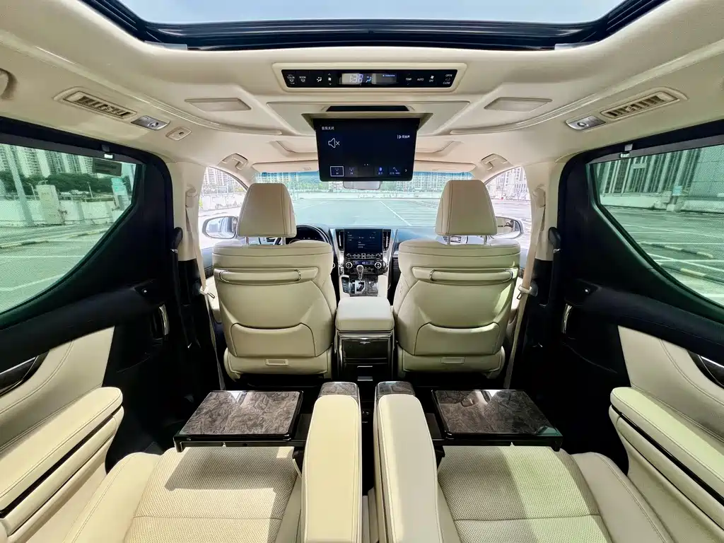 Toyota Alphard 2023 — фото 10