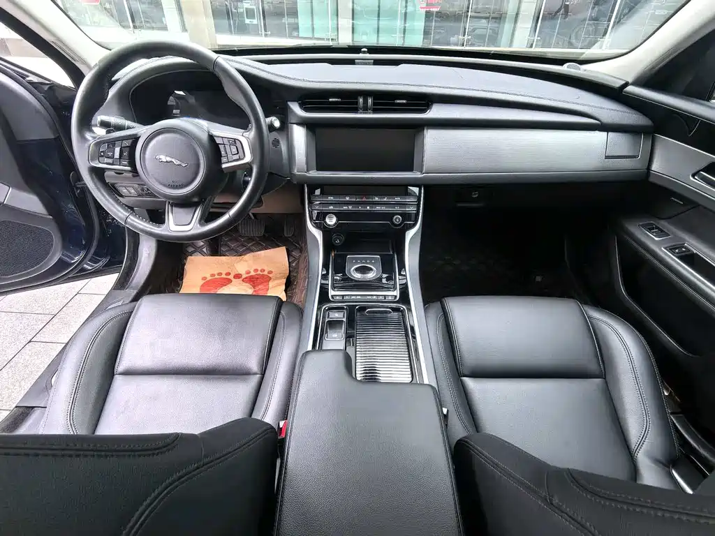 Jaguar XFL 2020