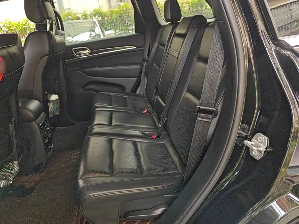 Jeep Grand Cherokee 2019 — фото 18