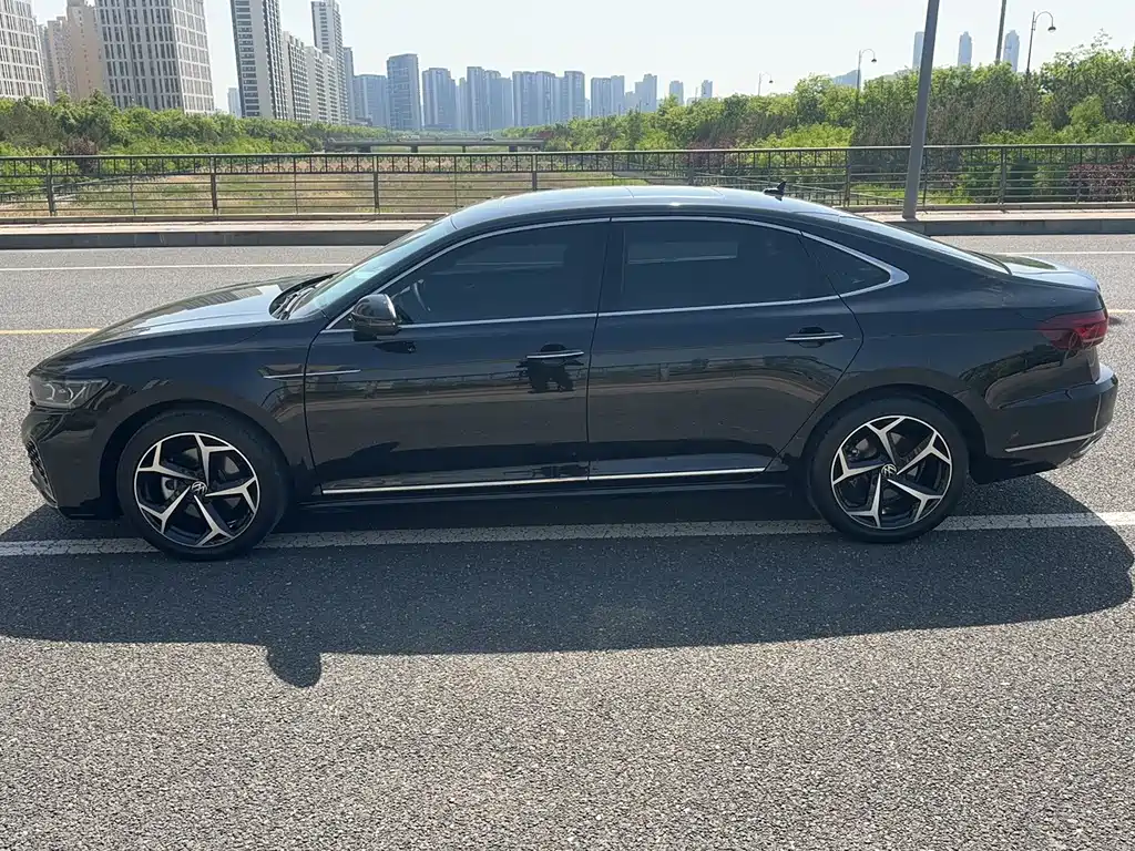 Volkswagen Passat 2023 — фото 10