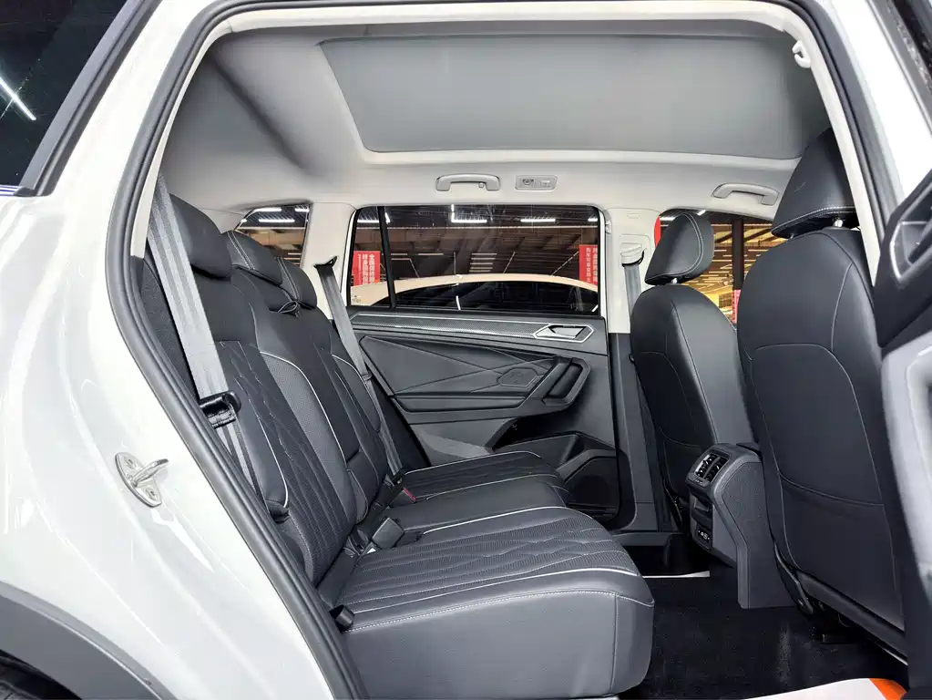 Volkswagen Tiguan L 2024 — фото 11