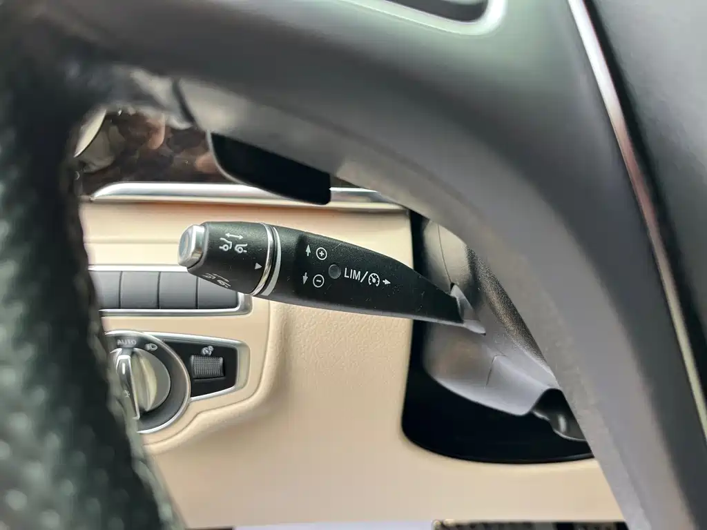 Mercedes-Benz V-Class 2020 — фото 20