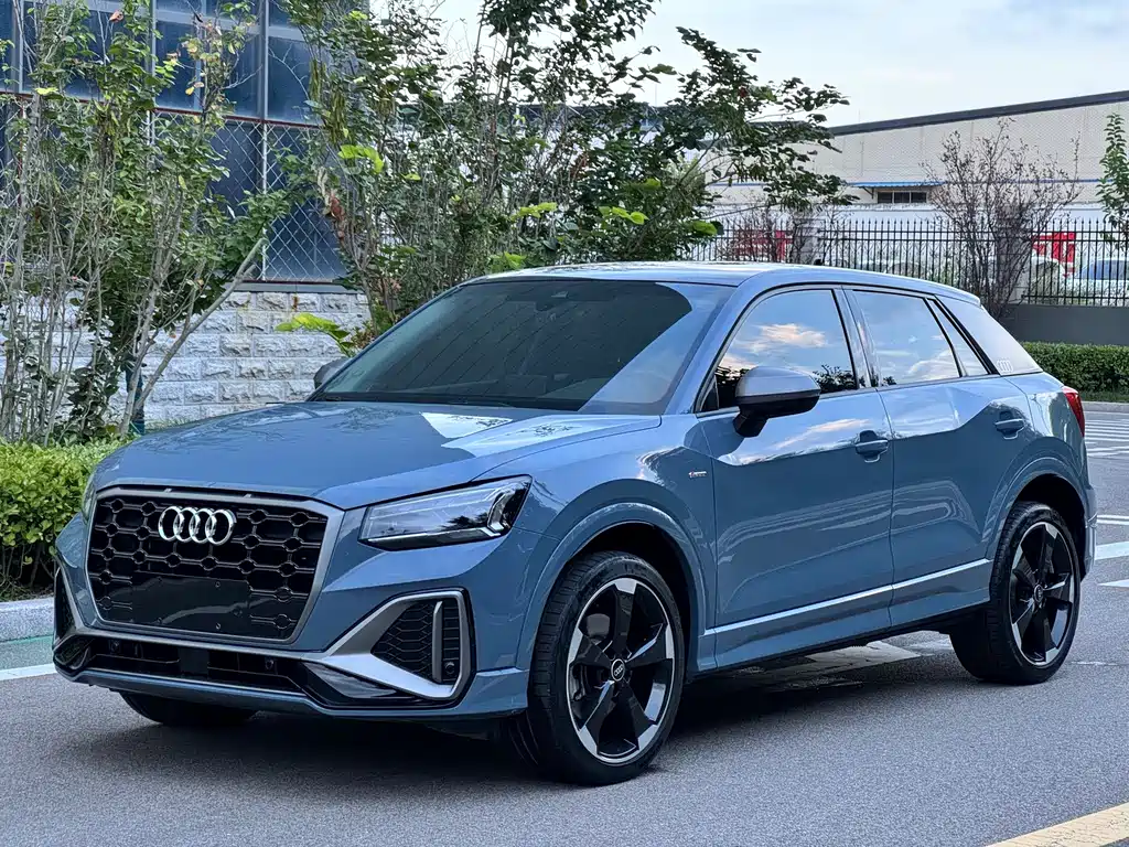 Audi Q2L 2022 — фото 1