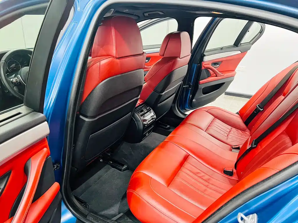 BMW M5 2015 — фото 12