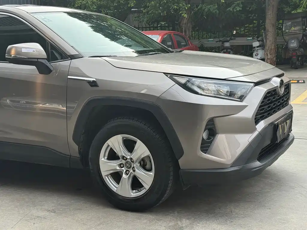 Toyota RAV4 2020 — фото 2