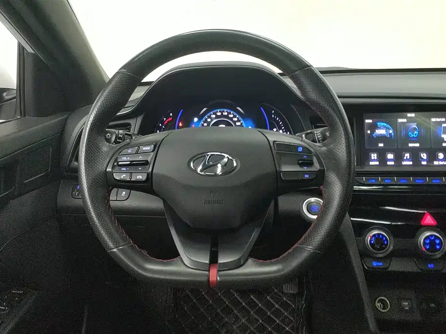 Hyundai Elantra 2020 — фото 15