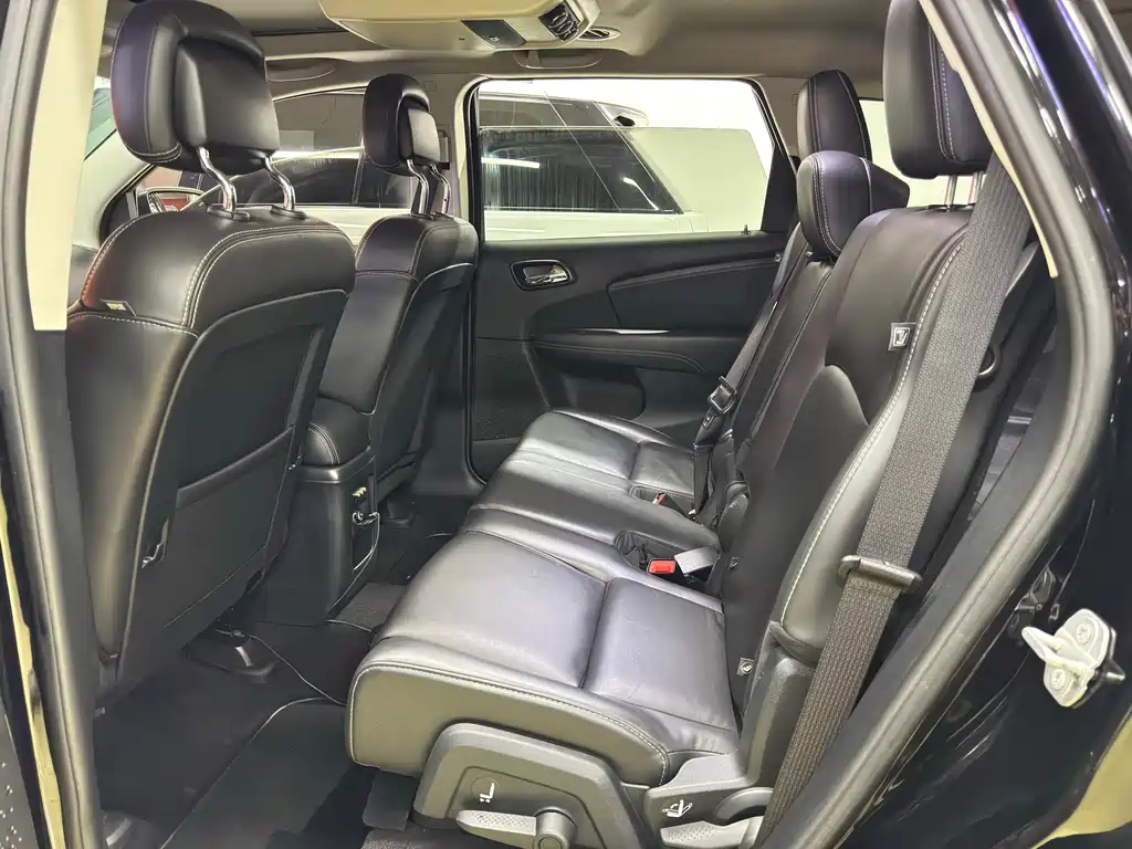 Dodge Journey 2017 — фото 8