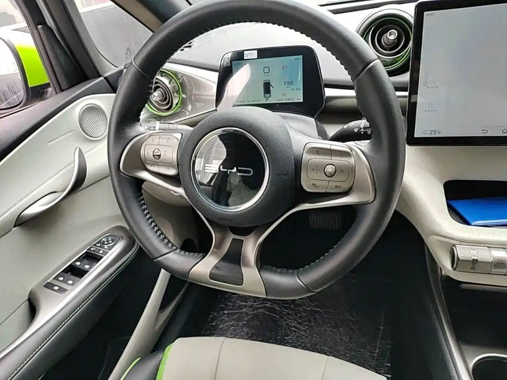 BYD Dolphin 2022 — фото 11