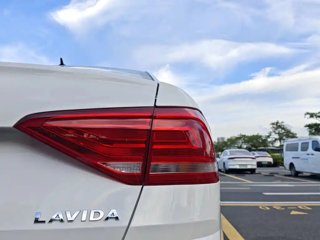 Volkswagen Lavida 2018 — фото 18