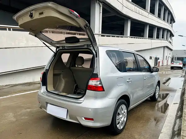 Nissan Livina 2015