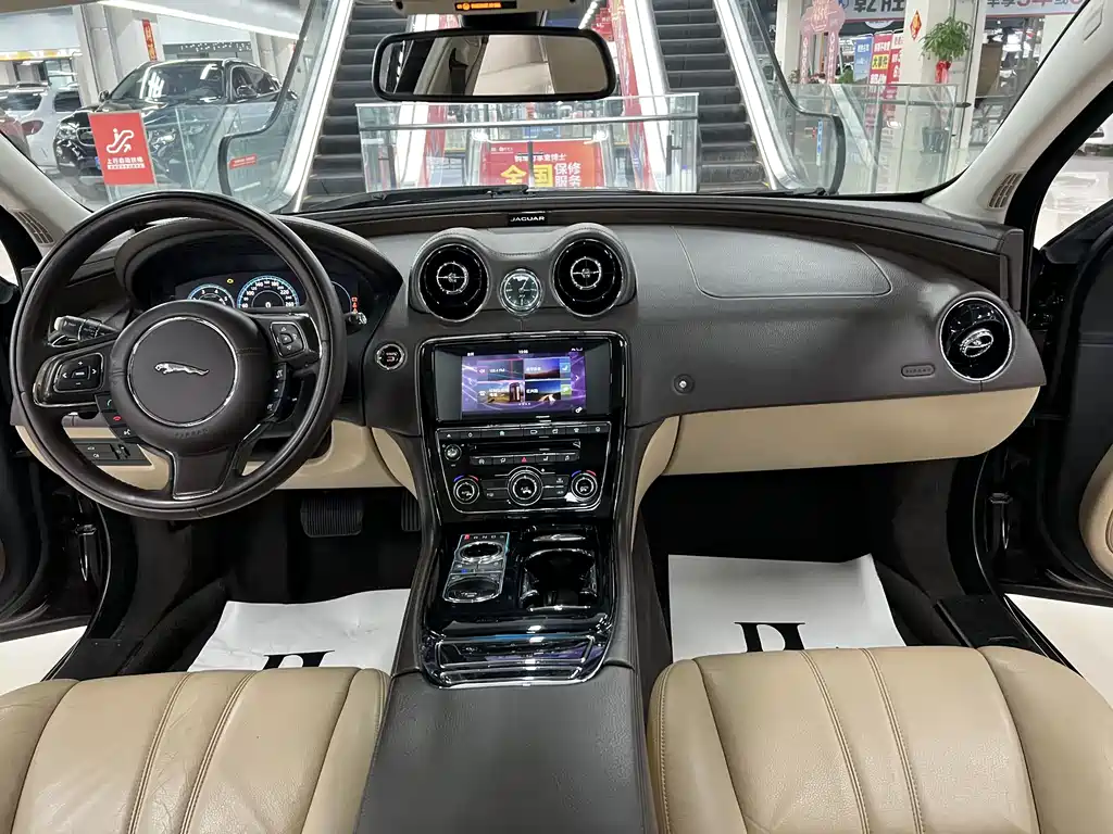 Jaguar XJ 2017 — фото 13